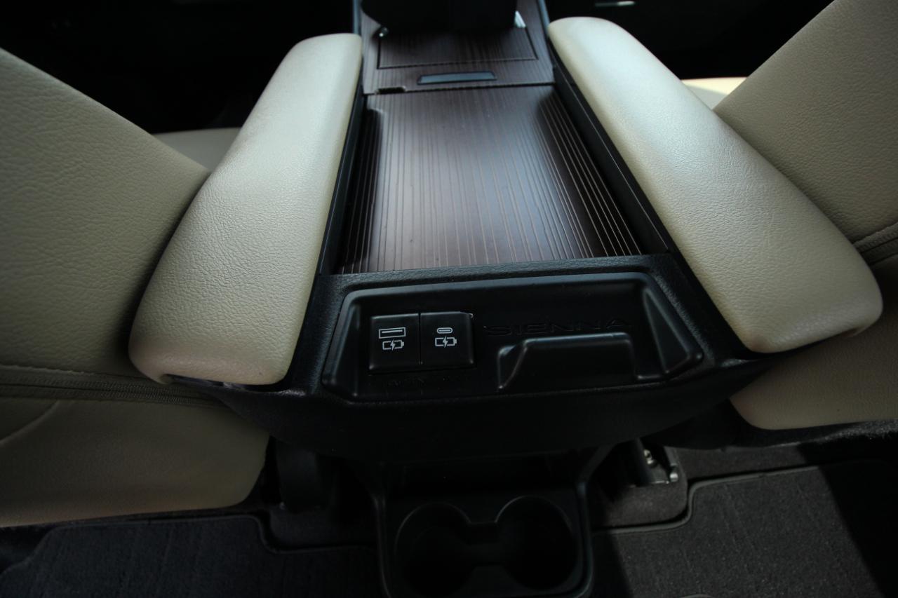 Toyota Sienna XLE 7-Passenger 2022