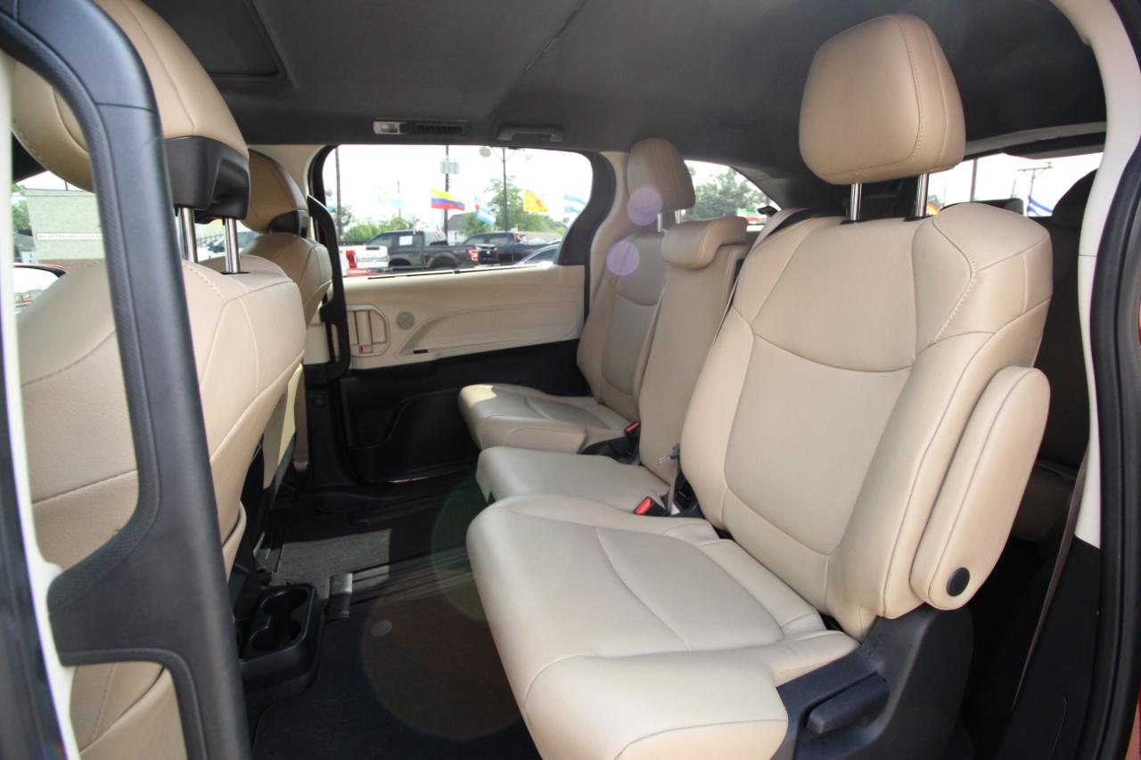 Toyota Sienna XLE 7-Passenger 2022