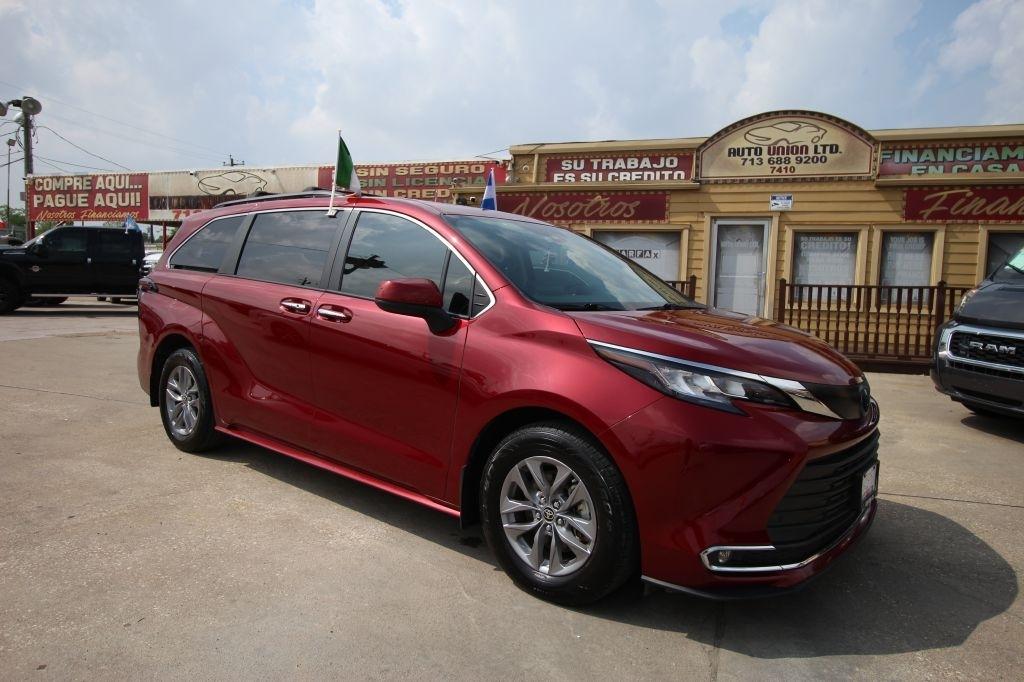 2022 Toyota Sienna XLE 7-Passenger