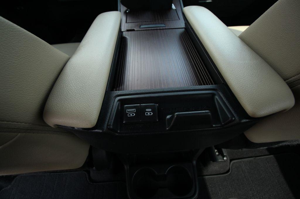 Toyota Sienna XLE 7-Passenger 2022
