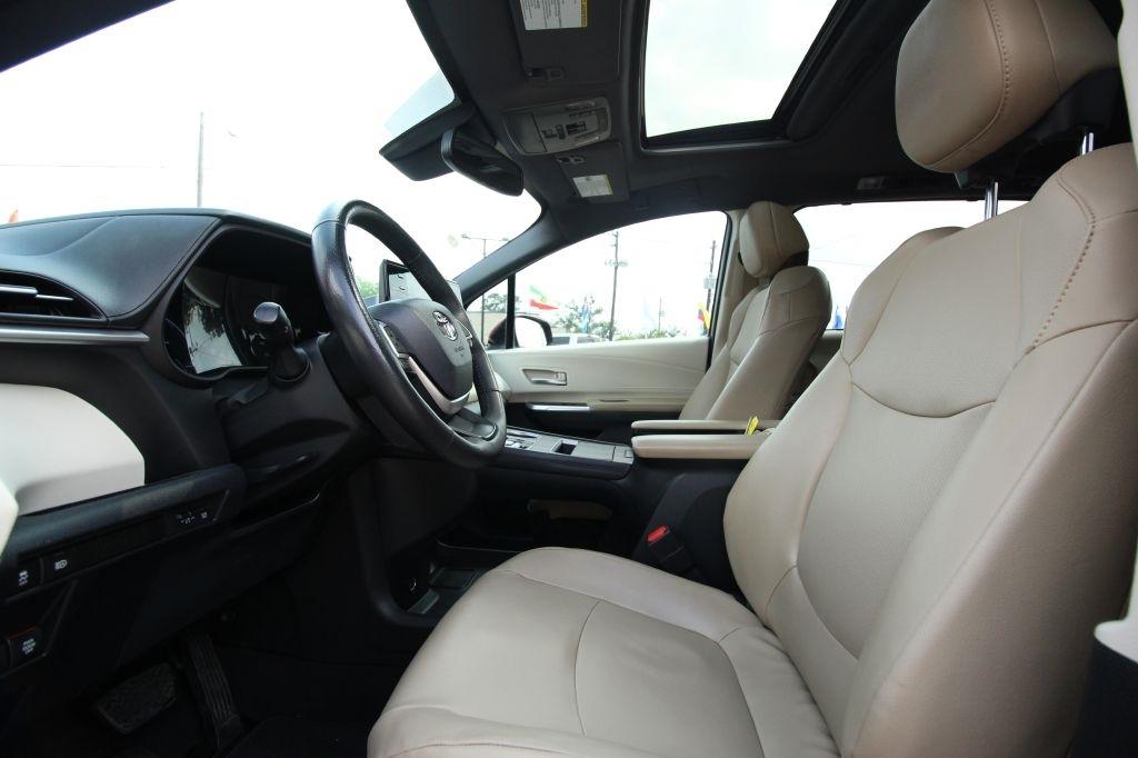 Toyota Sienna XLE 7-Passenger 2022