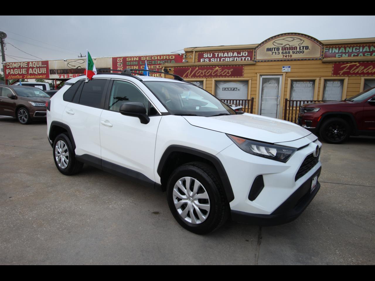 Toyota RAV4 LE 2021