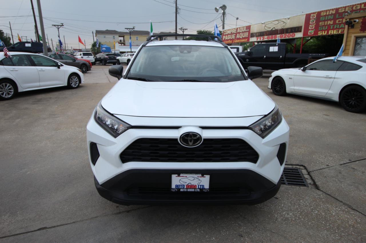 Toyota RAV4 LE 2021