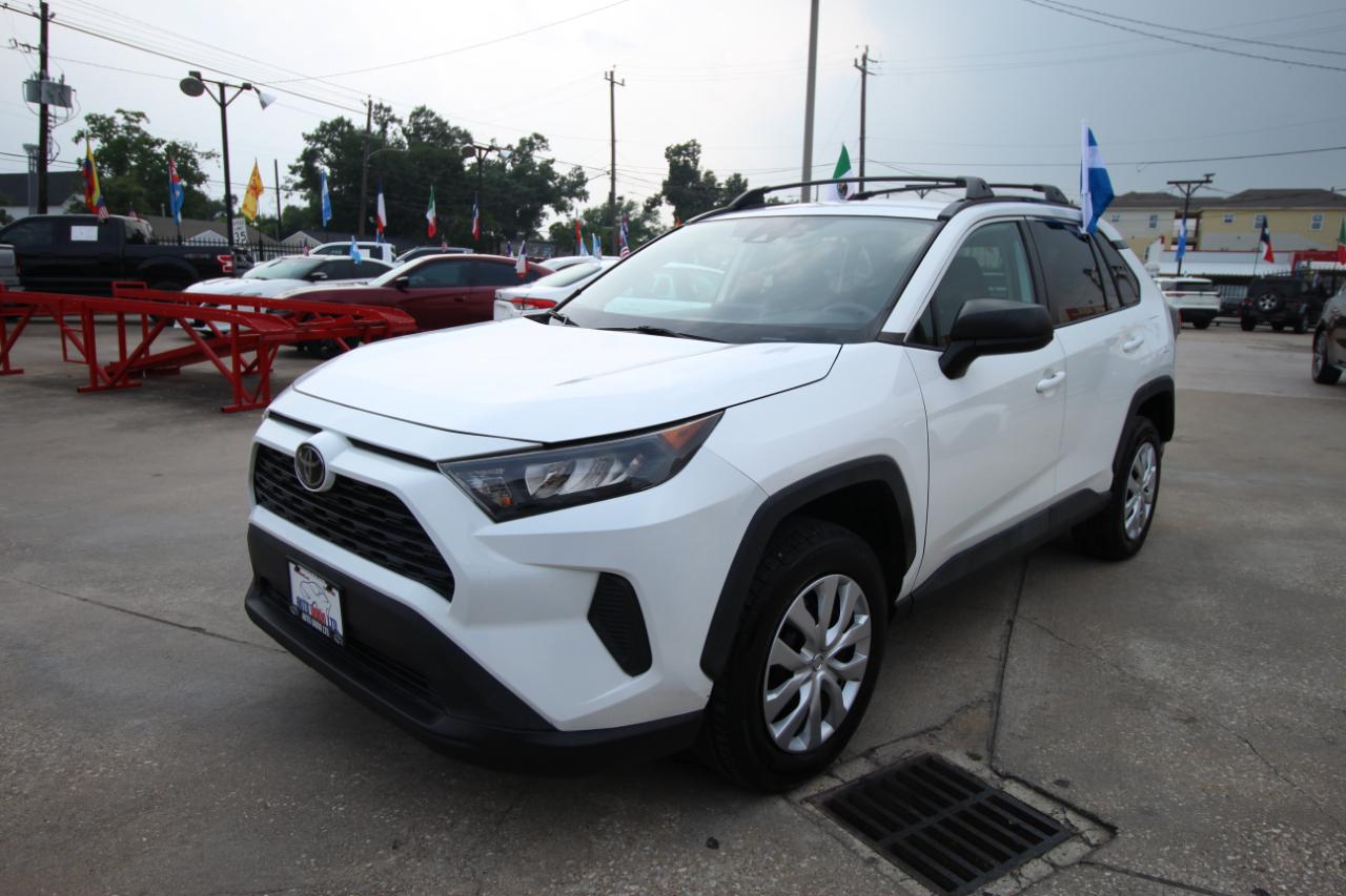 Toyota RAV4 LE 2021