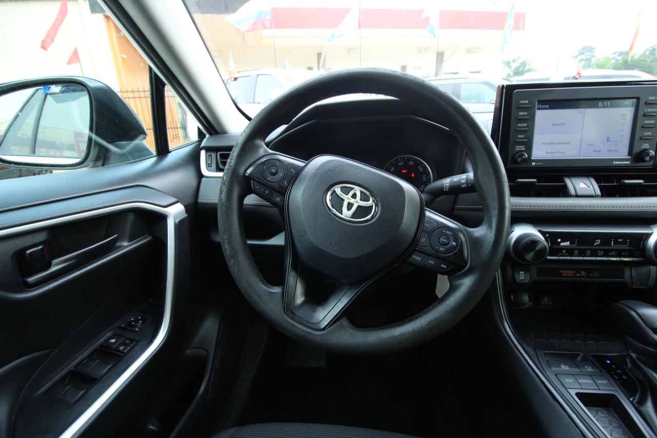 Toyota RAV4 LE 2021