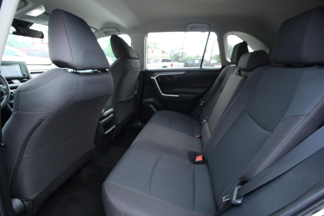 Toyota RAV4 LE 2021
