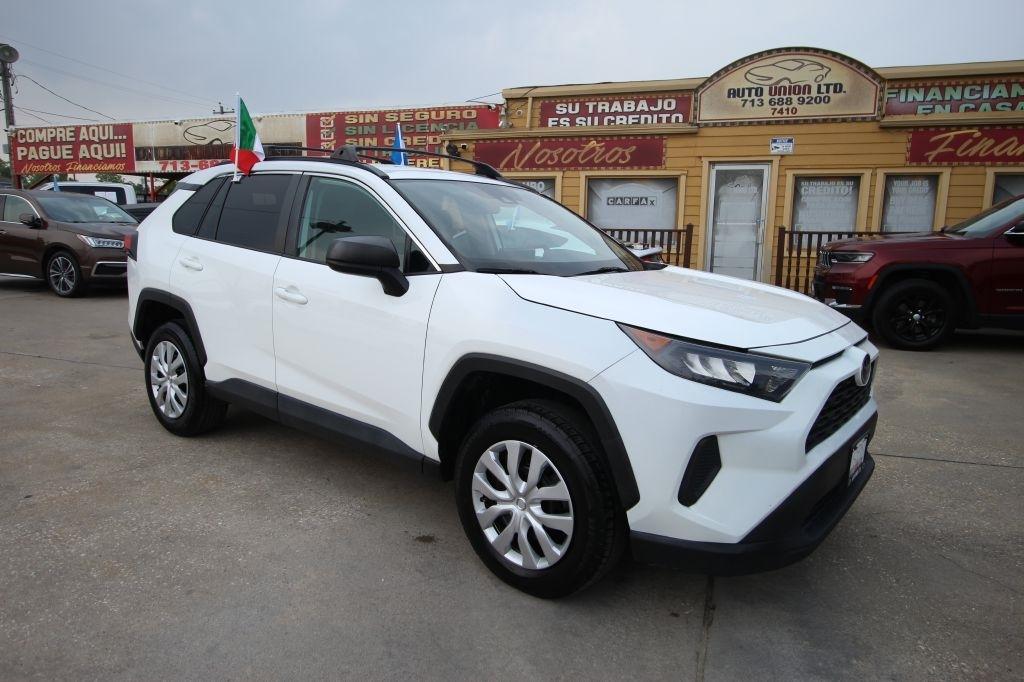 Toyota RAV4 LE 2021