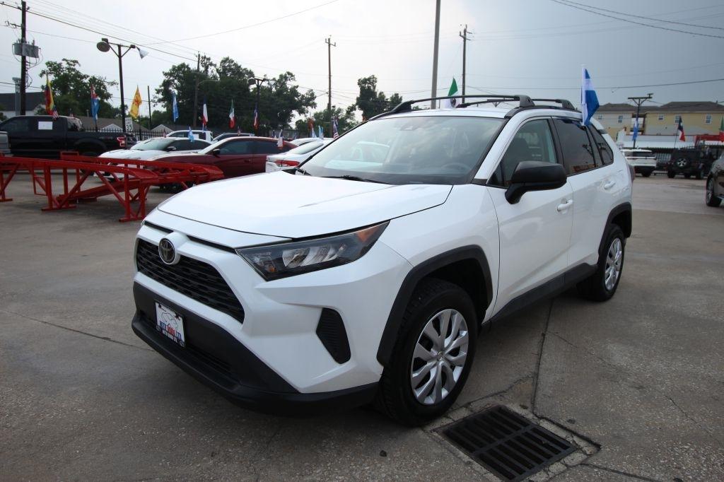 Toyota RAV4 LE 2021
