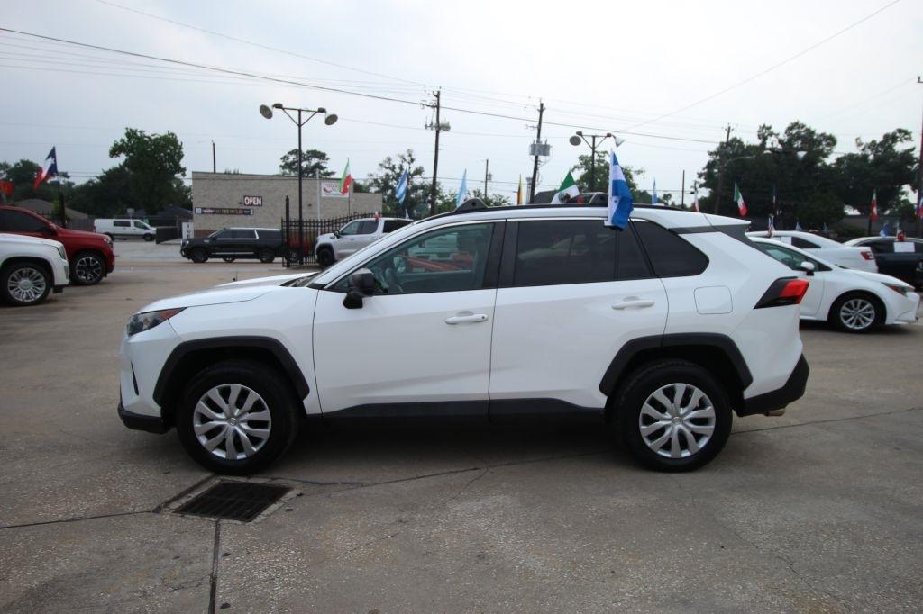 Toyota RAV4 LE 2021