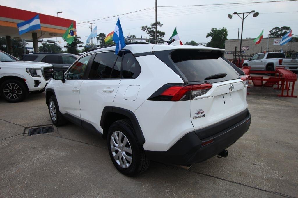 Toyota RAV4 LE 2021