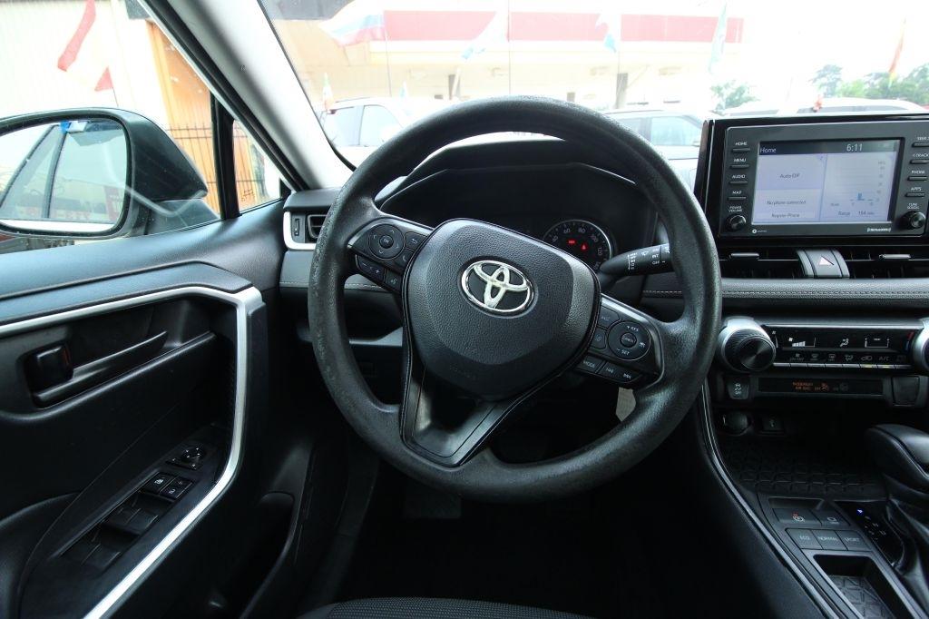 Toyota RAV4 LE 2021
