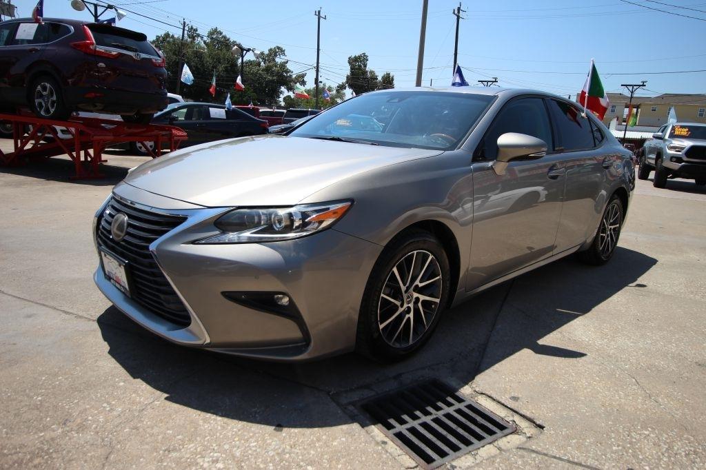 Lexus ES 350 Sedan 2017