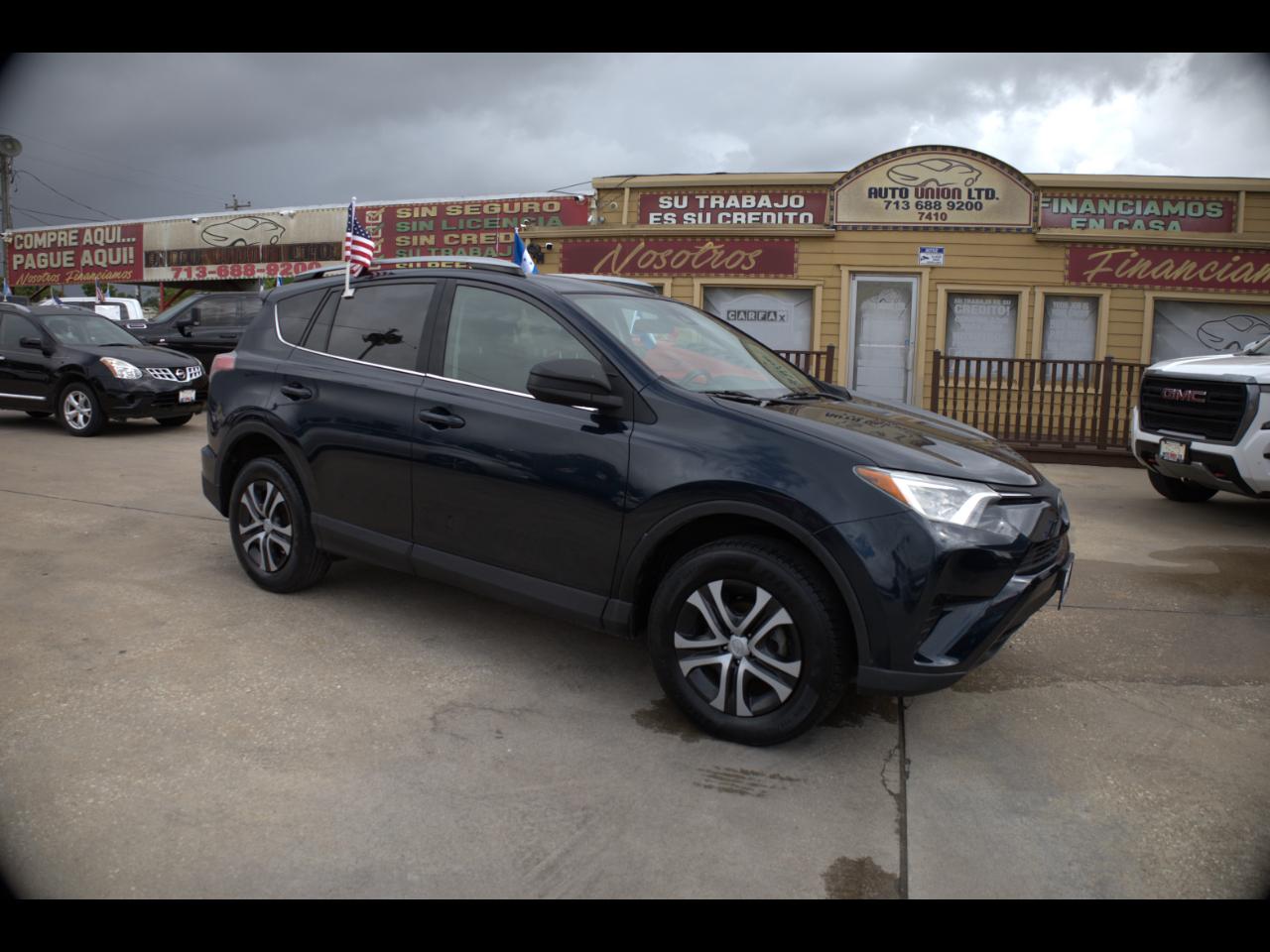 Toyota RAV4 LE FWD 2017