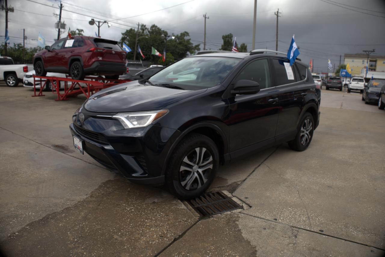 Toyota RAV4 LE FWD 2017