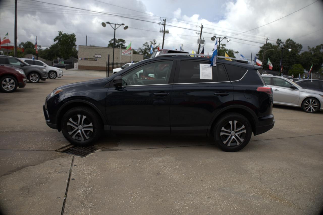 Toyota RAV4 LE FWD 2017