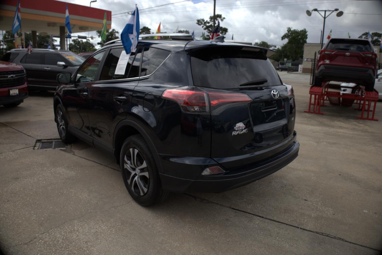 Toyota RAV4 LE FWD 2017