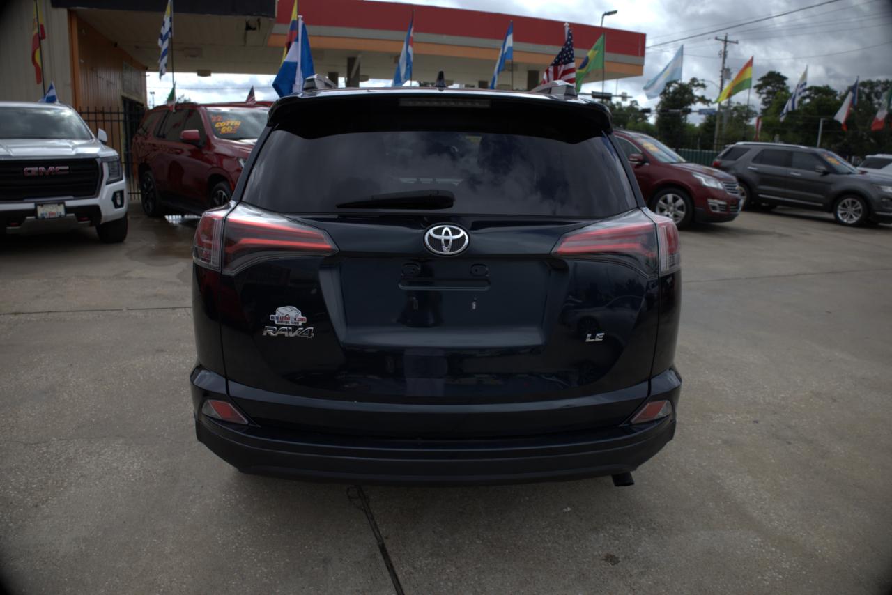 Toyota RAV4 LE FWD 2017