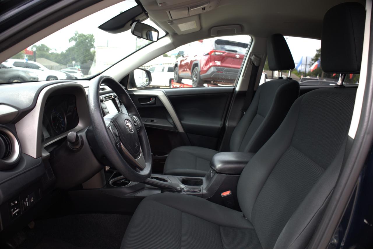Toyota RAV4 LE FWD 2017
