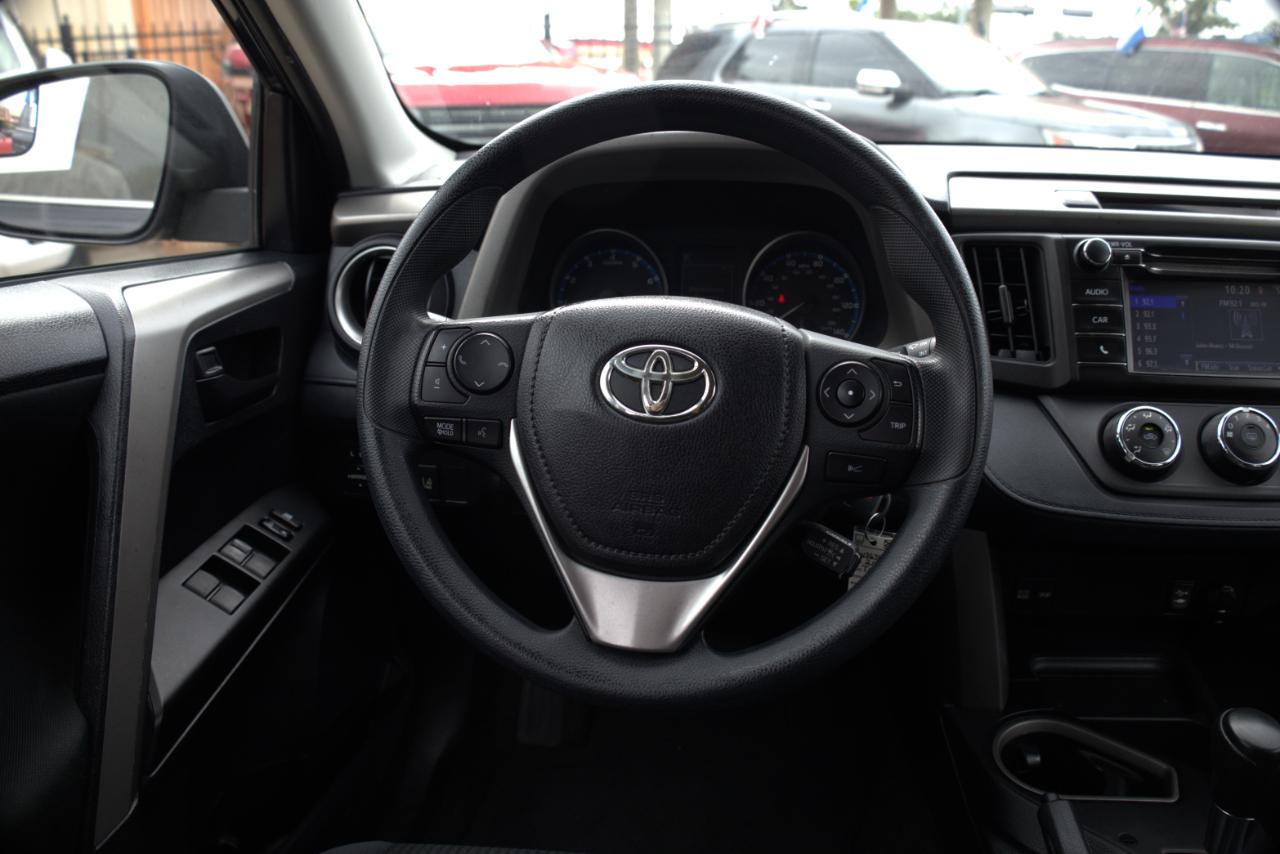 Toyota RAV4 LE FWD 2017