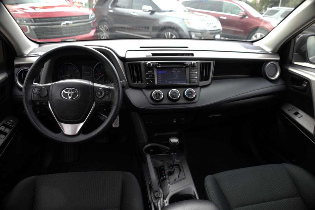 Toyota RAV4 LE FWD 2017