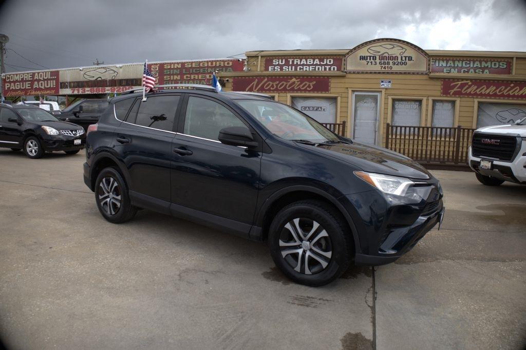 Toyota RAV4 LE FWD 2017