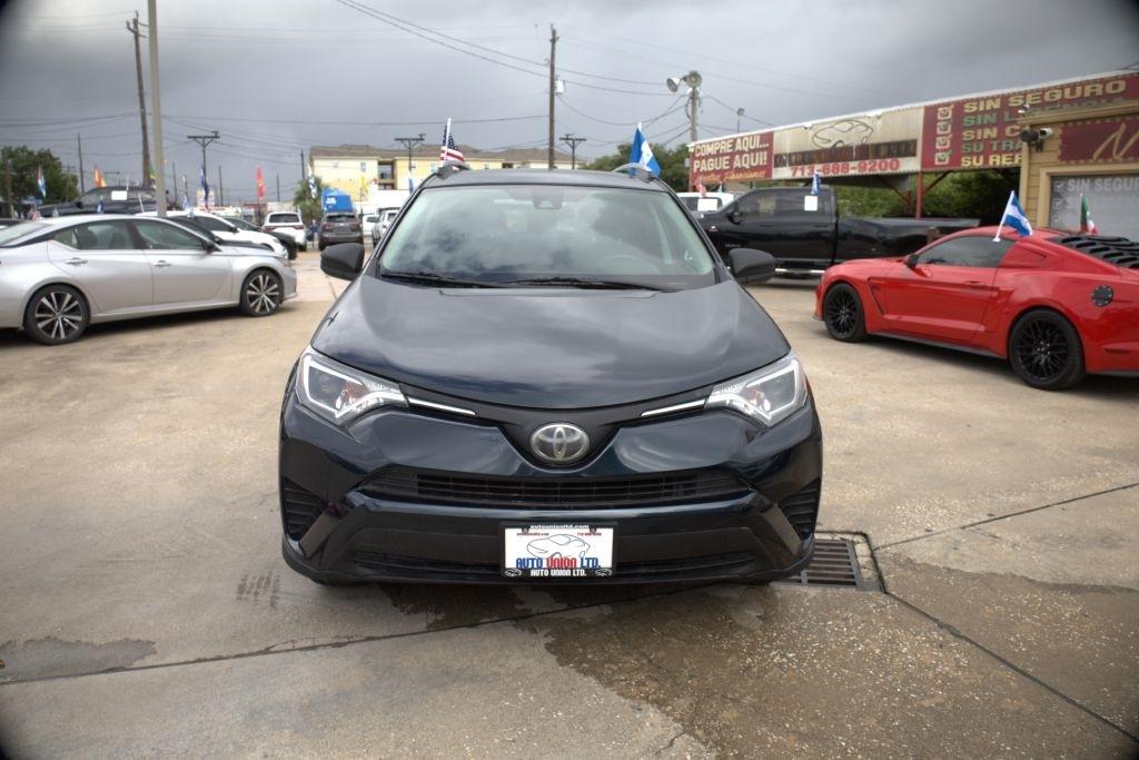 Toyota RAV4 LE FWD 2017