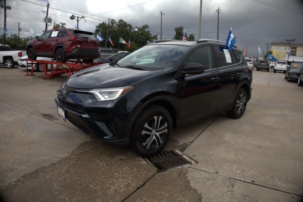 Toyota RAV4 LE FWD 2017