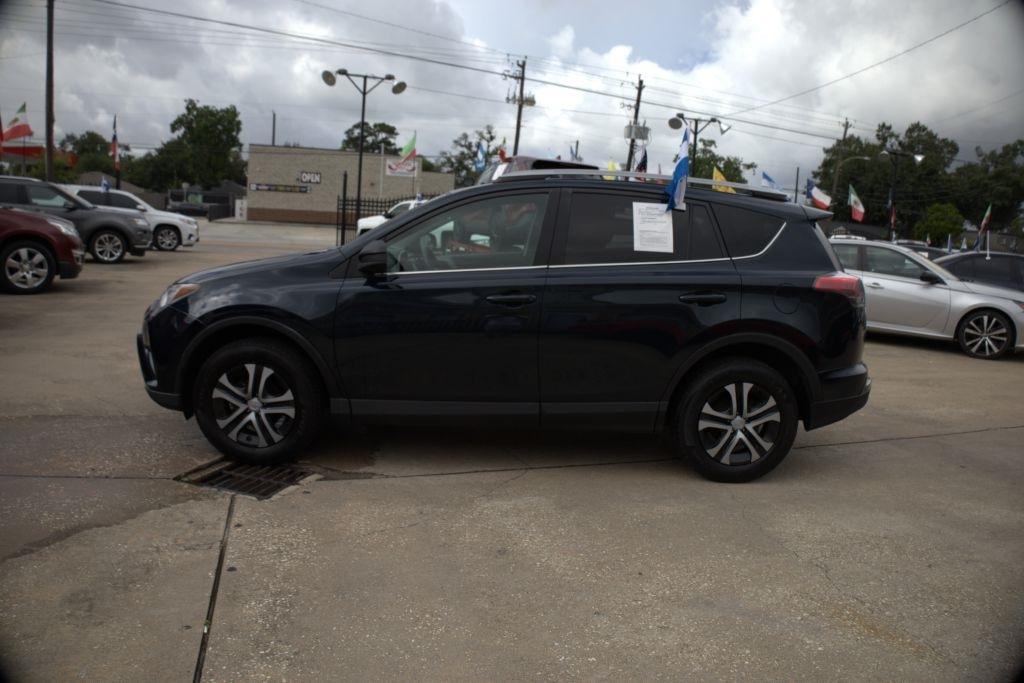 Toyota RAV4 LE FWD 2017