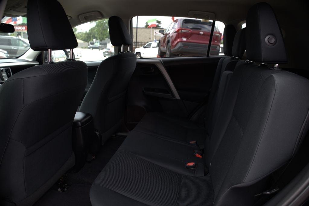 Toyota RAV4 LE FWD 2017
