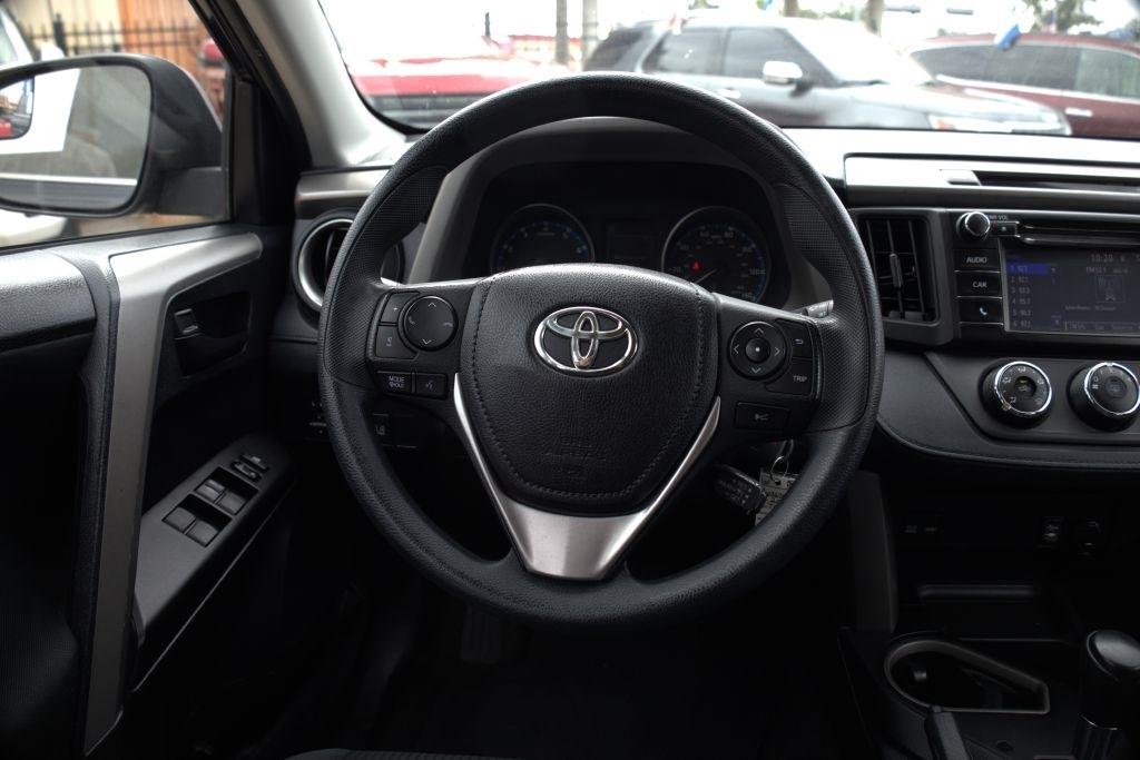 Toyota RAV4 LE FWD 2017