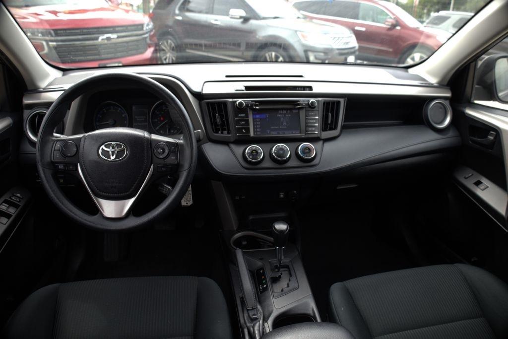 Toyota RAV4 LE FWD 2017