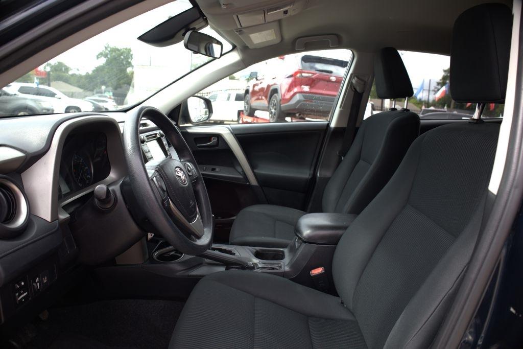 Toyota RAV4 LE FWD 2017