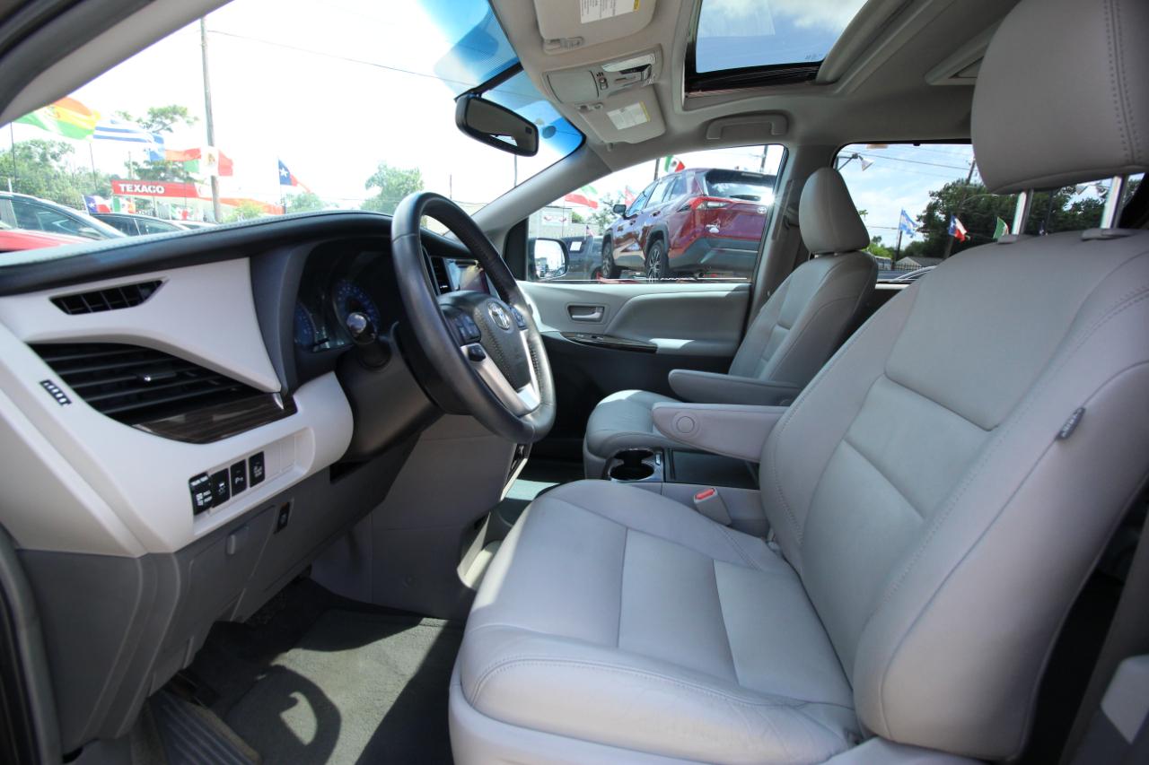 Toyota Sienna Limited Premium 7-Passenger 2017