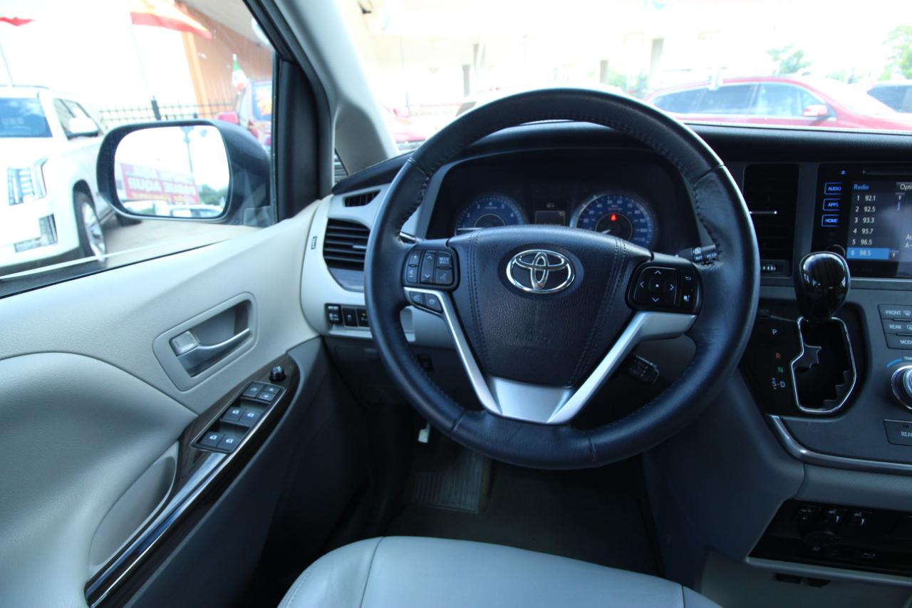 Toyota Sienna Limited Premium 7-Passenger 2017