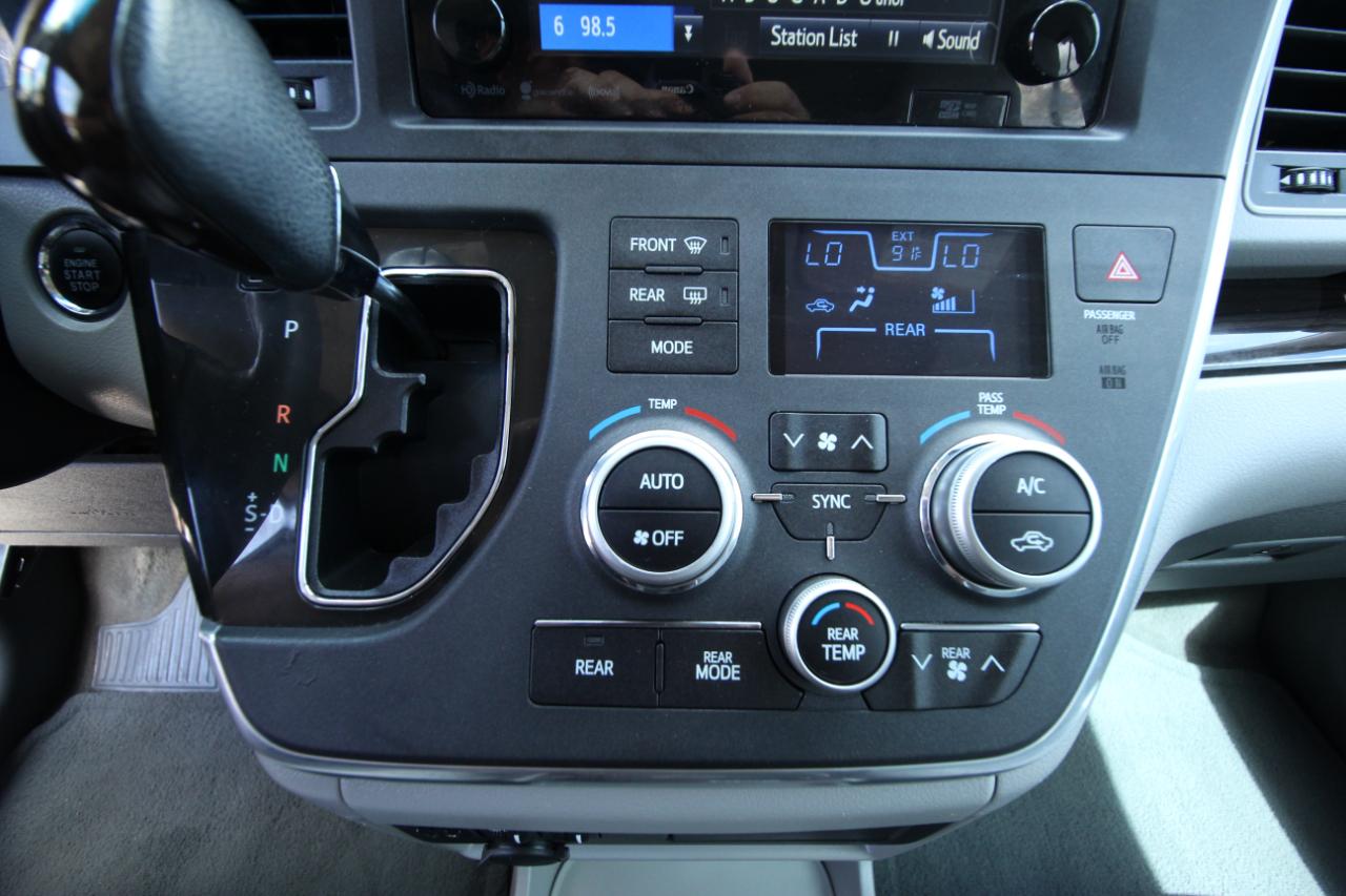 Toyota Sienna Limited Premium 7-Passenger 2017