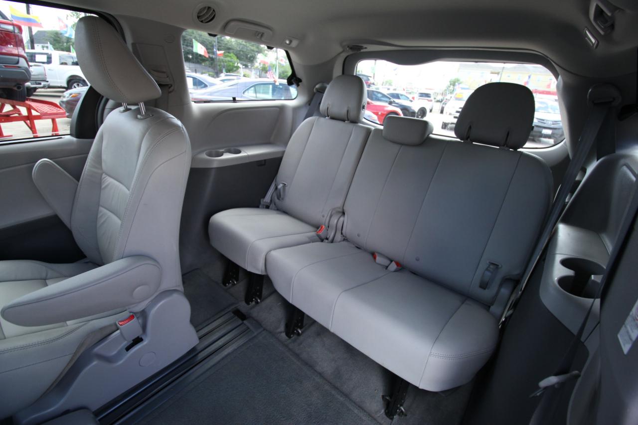 Toyota Sienna Limited Premium 7-Passenger 2017