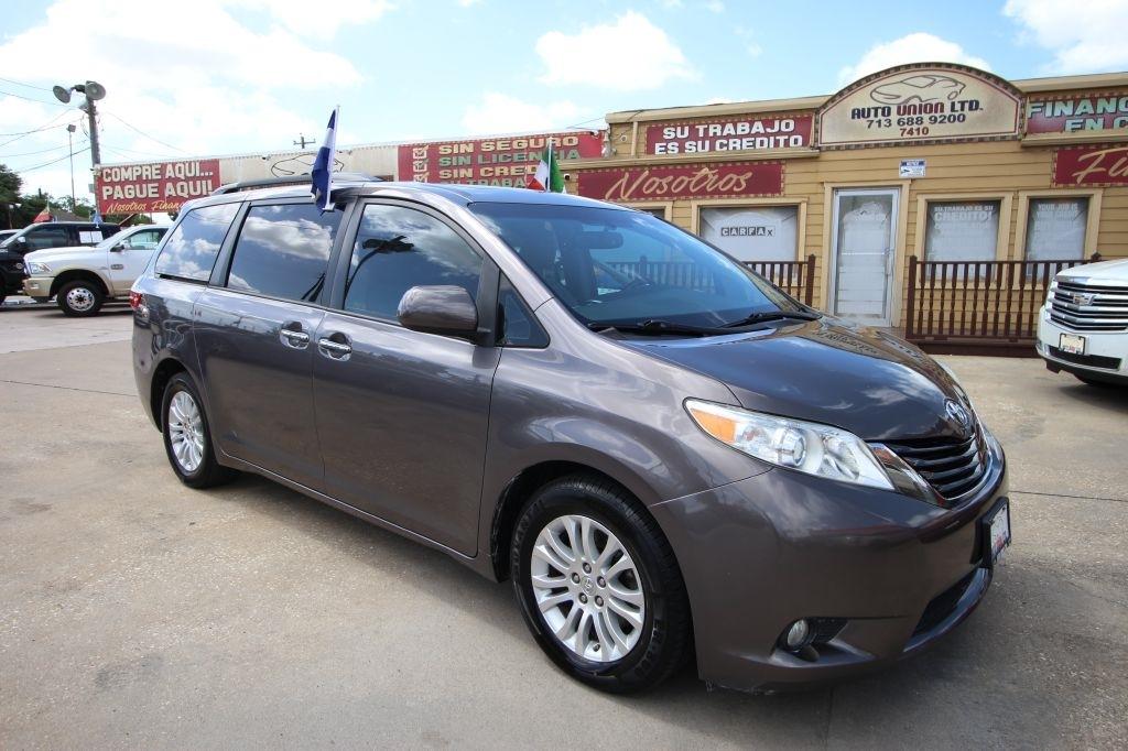 Toyota Sienna Limited Premium 7-Passenger 2017