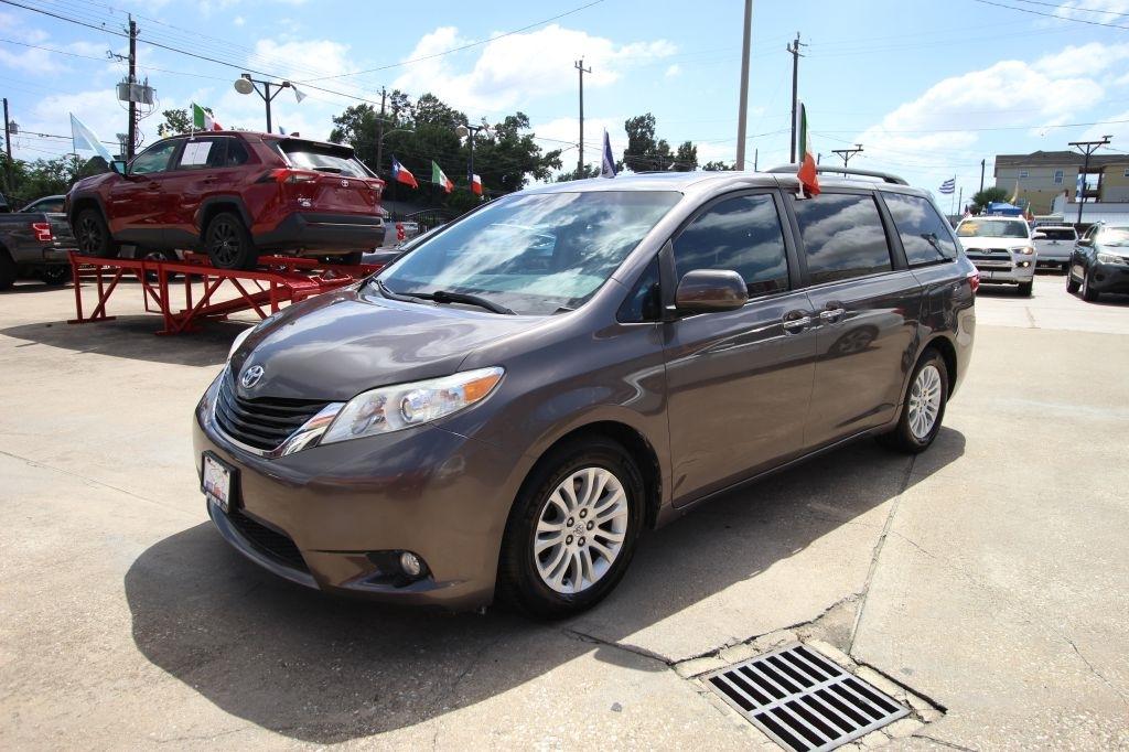 Toyota Sienna Limited Premium 7-Passenger 2017