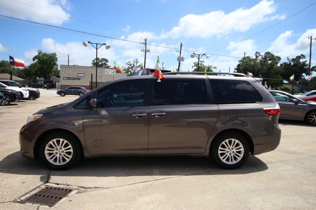 Toyota Sienna Limited Premium 7-Passenger 2017