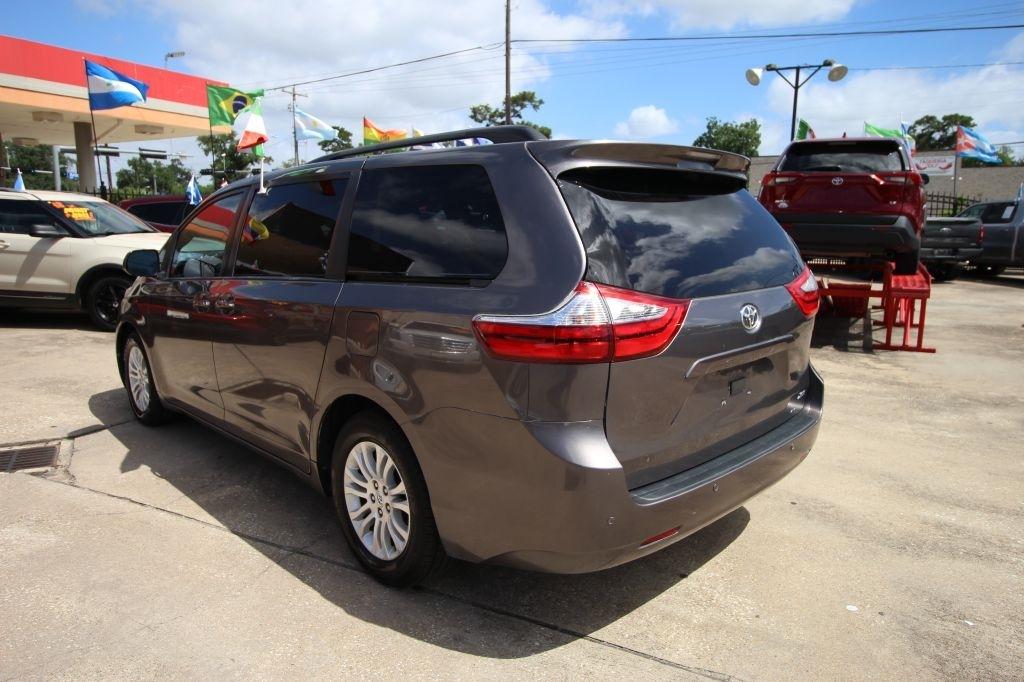 Toyota Sienna Limited Premium 7-Passenger 2017
