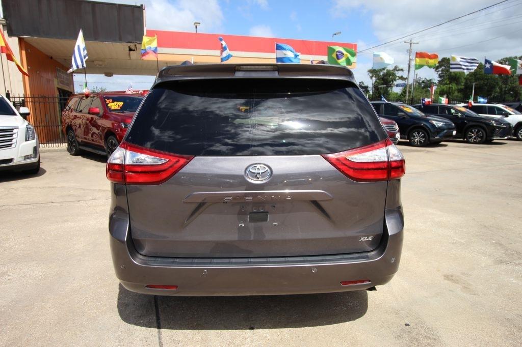Toyota Sienna Limited Premium 7-Passenger 2017