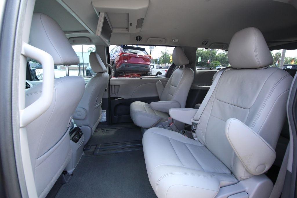 Toyota Sienna Limited Premium 7-Passenger 2017
