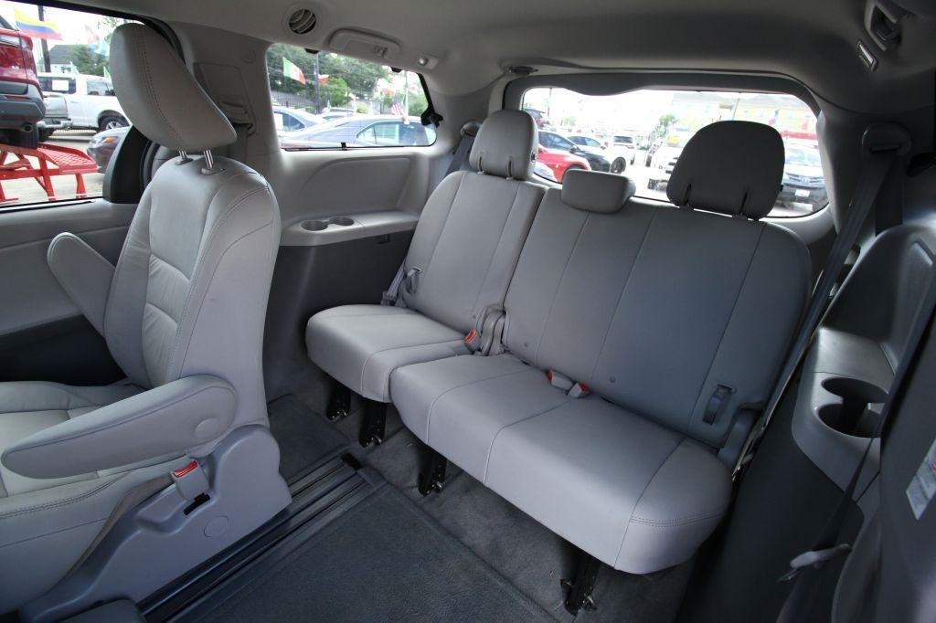 Toyota Sienna Limited Premium 7-Passenger 2017
