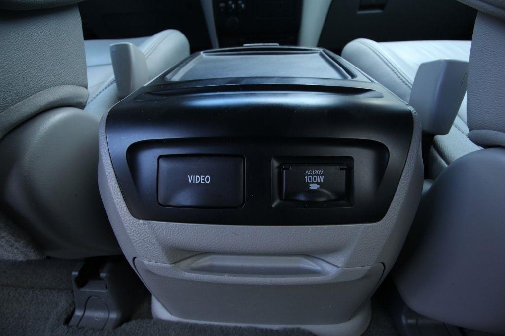 Toyota Sienna Limited Premium 7-Passenger 2017