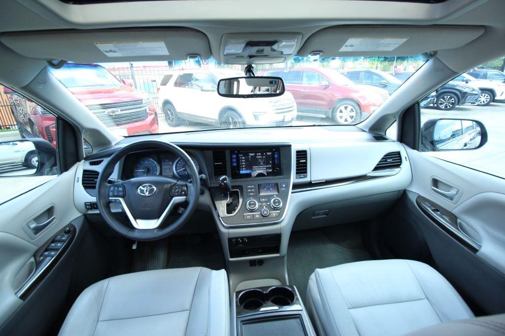Toyota Sienna Limited Premium 7-Passenger 2017