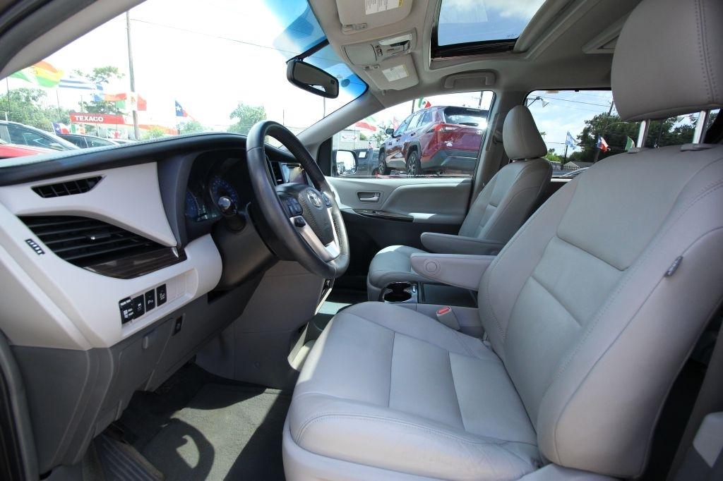 Toyota Sienna Limited Premium 7-Passenger 2017