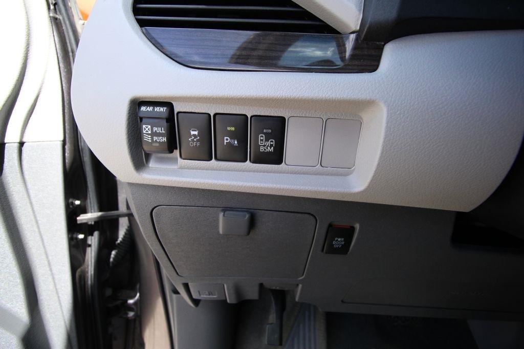 Toyota Sienna Limited Premium 7-Passenger 2017