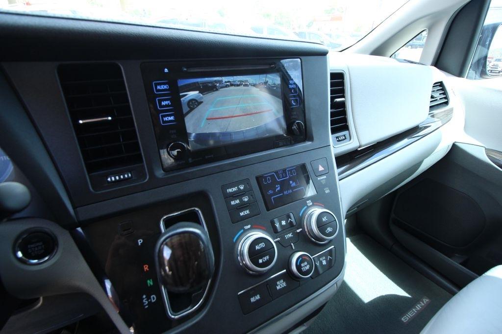 Toyota Sienna Limited Premium 7-Passenger 2017