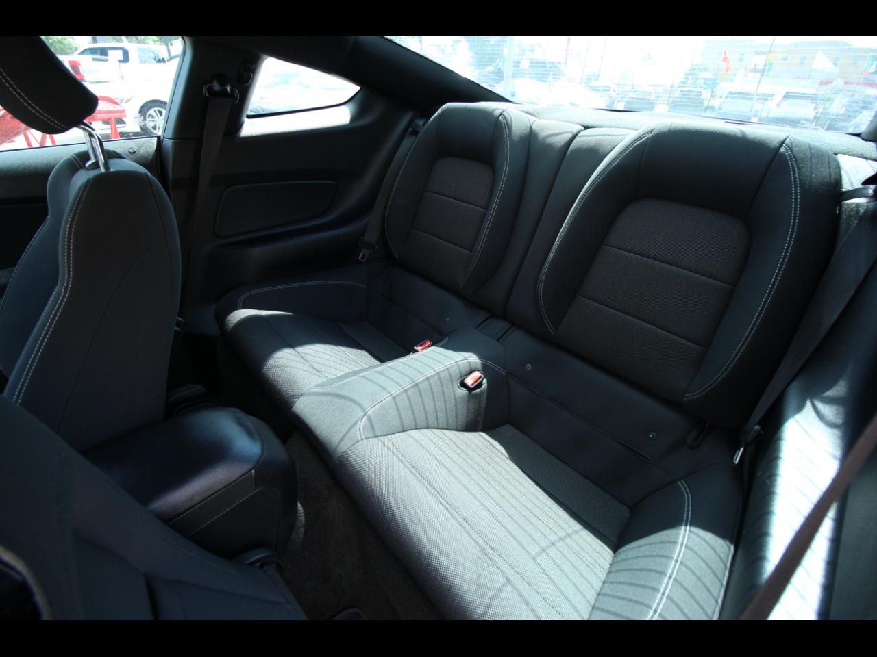 Ford Mustang V6 Coupe 2015