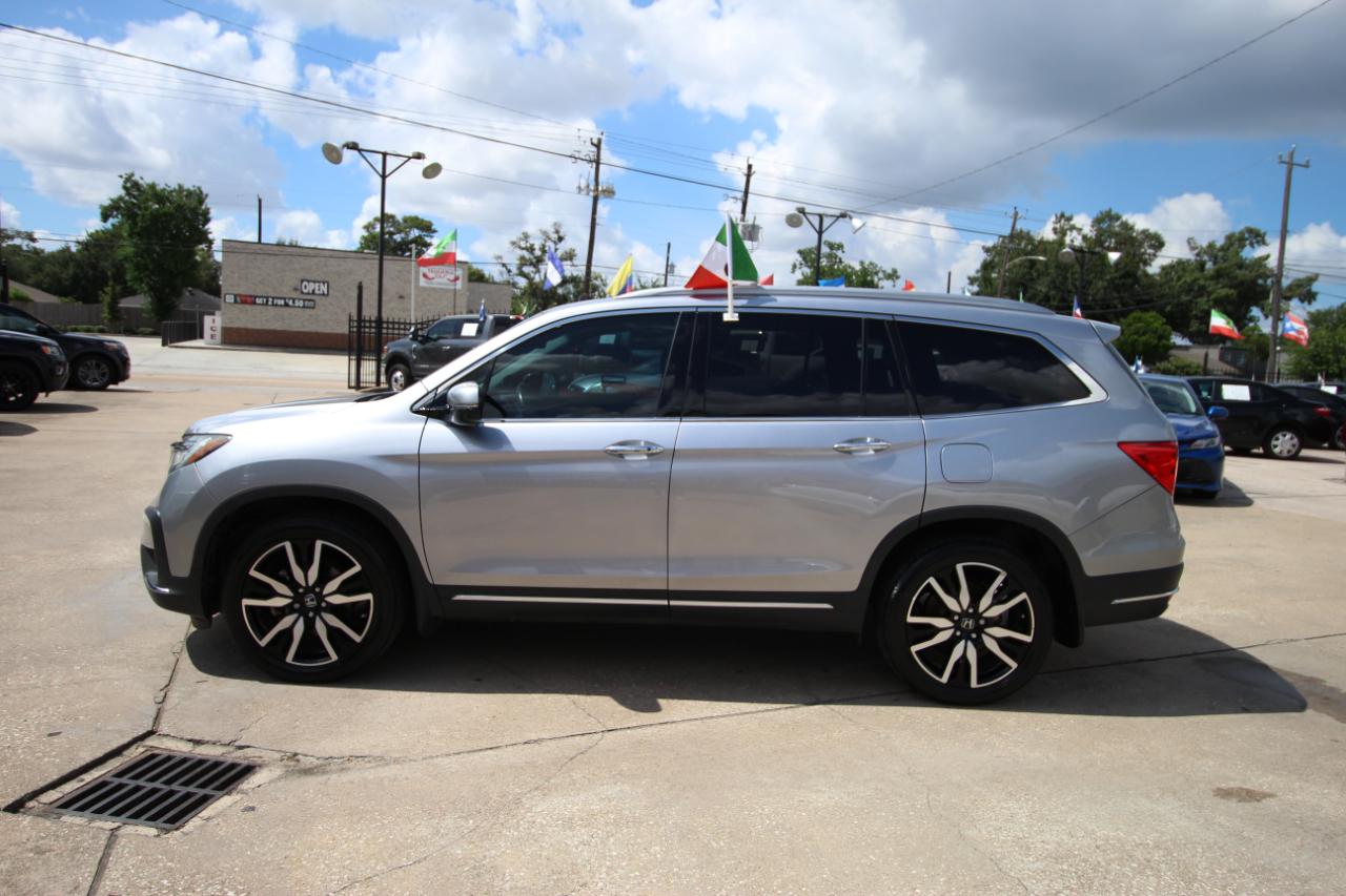 Honda Pilot Touring w/Rear Captain's Chairs AWD 2020